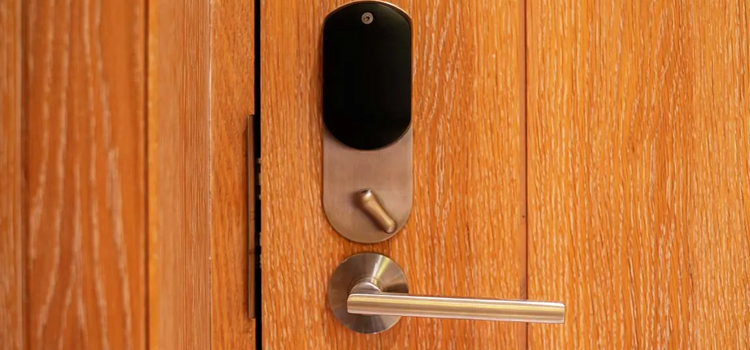 Automatic Locking Door Knob East Hemet